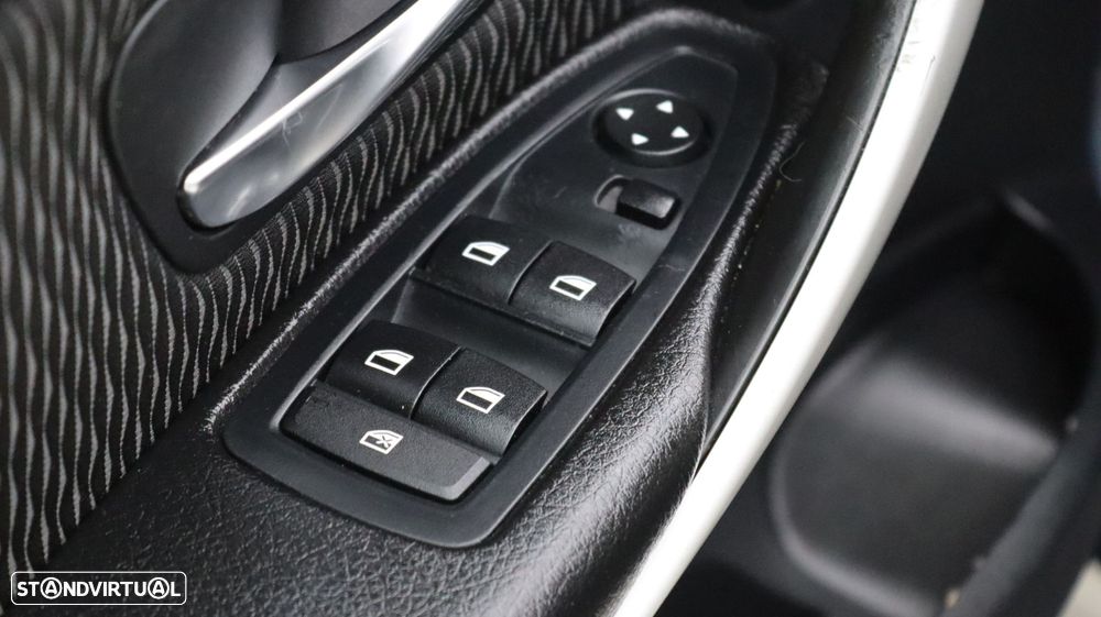 BMW 318 d Touring Auto - 11