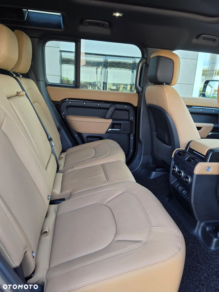 Land Rover Defender - 7