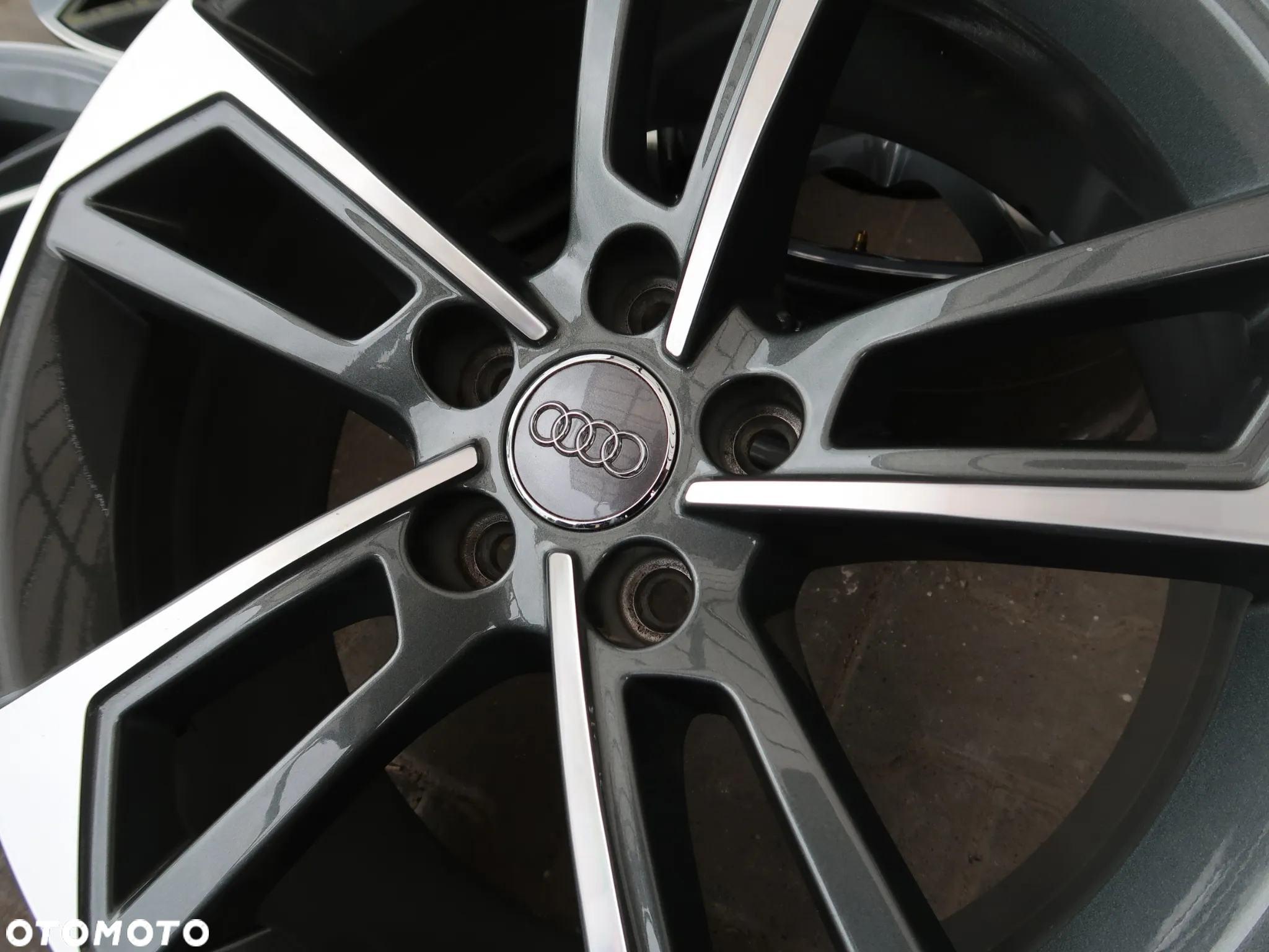 Oryginalne Felgi Aluminiowe Audi A4 8W0 - 9