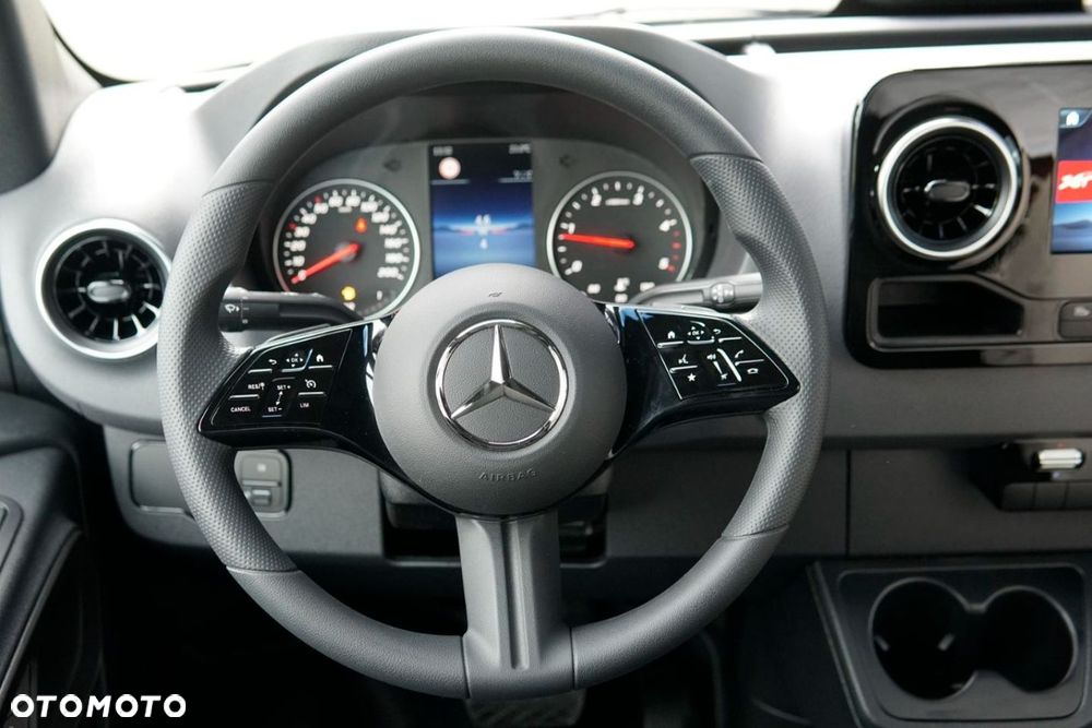 Mercedes-Benz Sprinter - 13