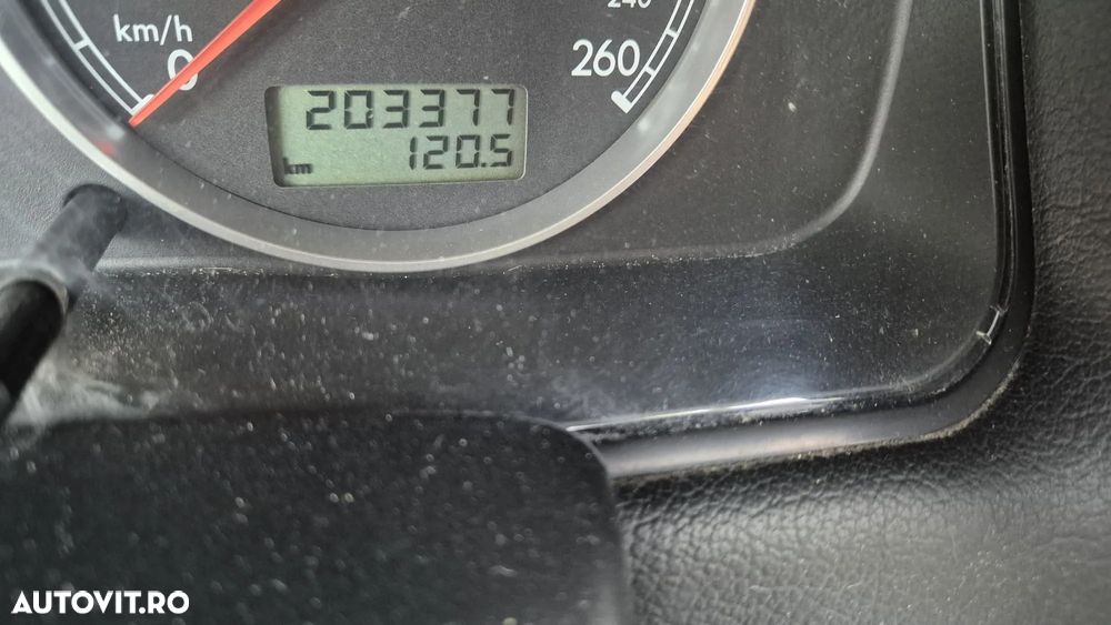 Volkswagen Passat 1.6 Comfortline - 6