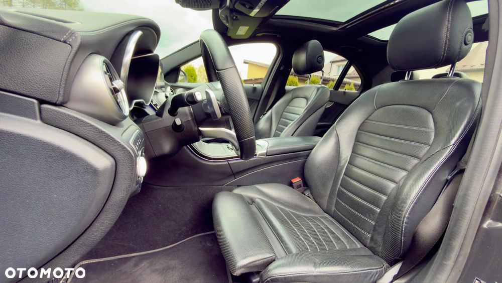 Mercedes-Benz Klasa C 400 4Matic 9G-TRONIC AMG Line - 24