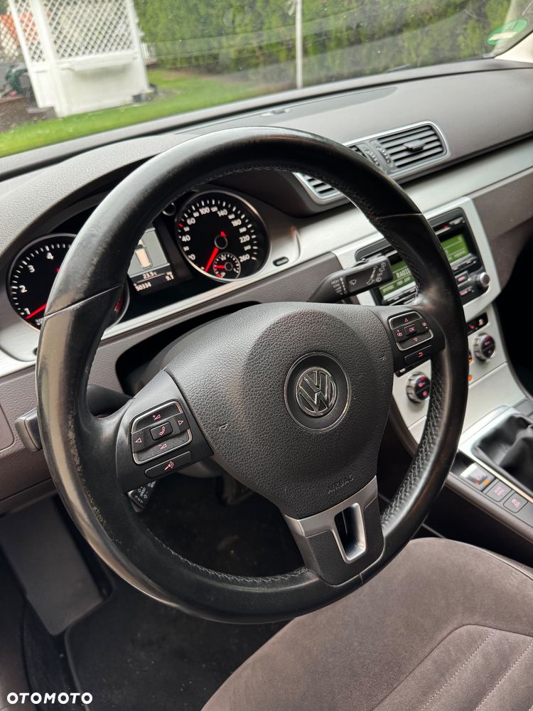 Volkswagen Passat 2.0 TSI Highline - 17