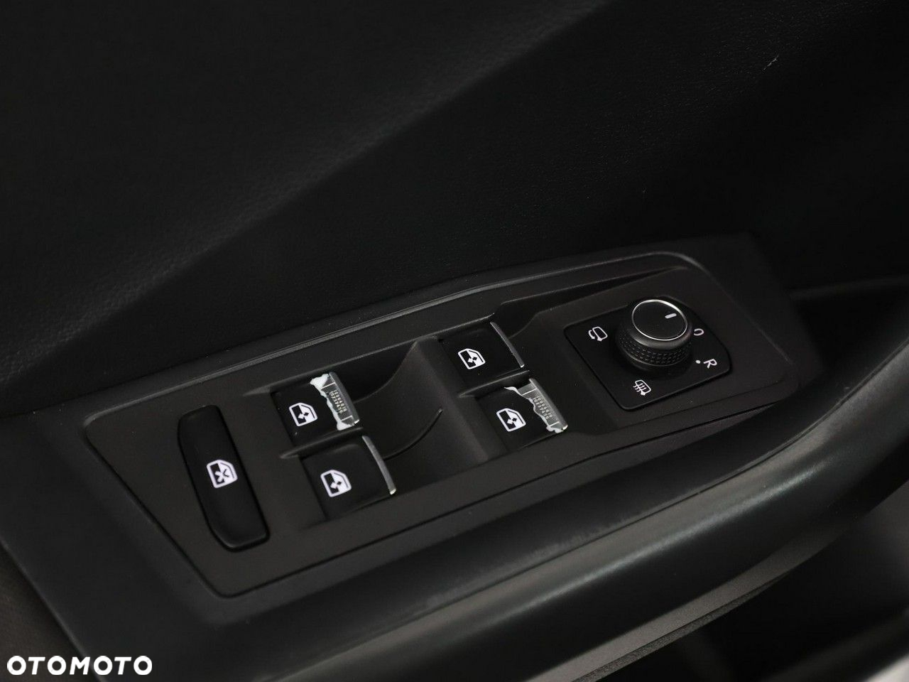 Volkswagen T-Roc 1.0 TSI Premium - 33