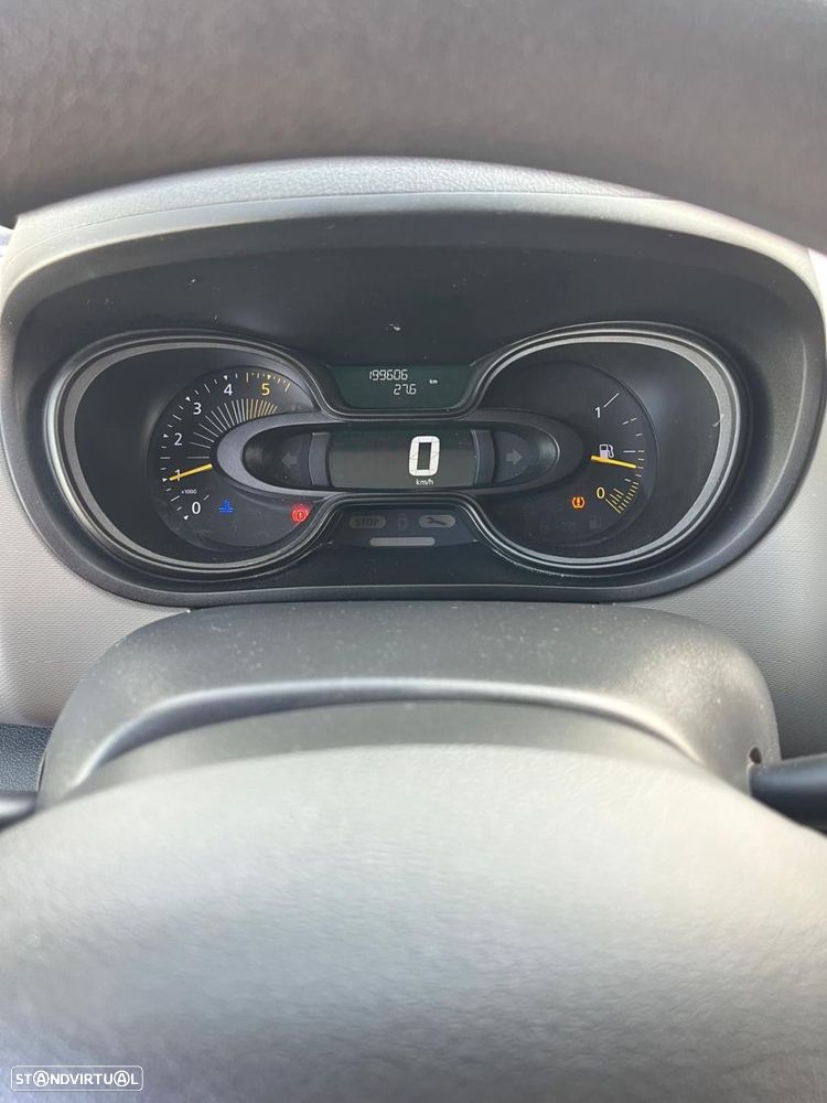 Renault Trafic 9 lugares - 16