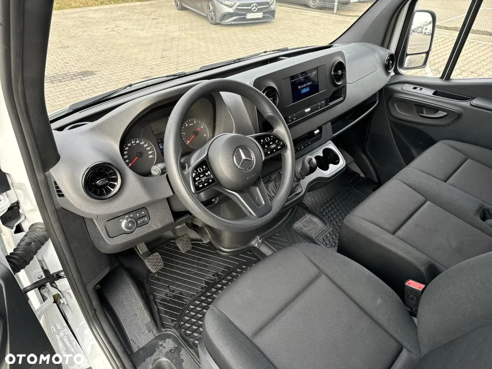 Mercedes-Benz Sprinter - 14