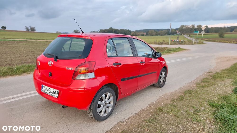 Toyota Yaris - 10