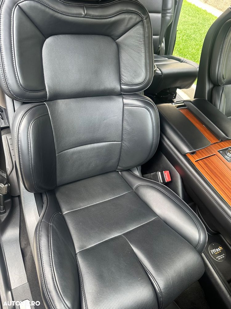 Lincoln Navigator - 28