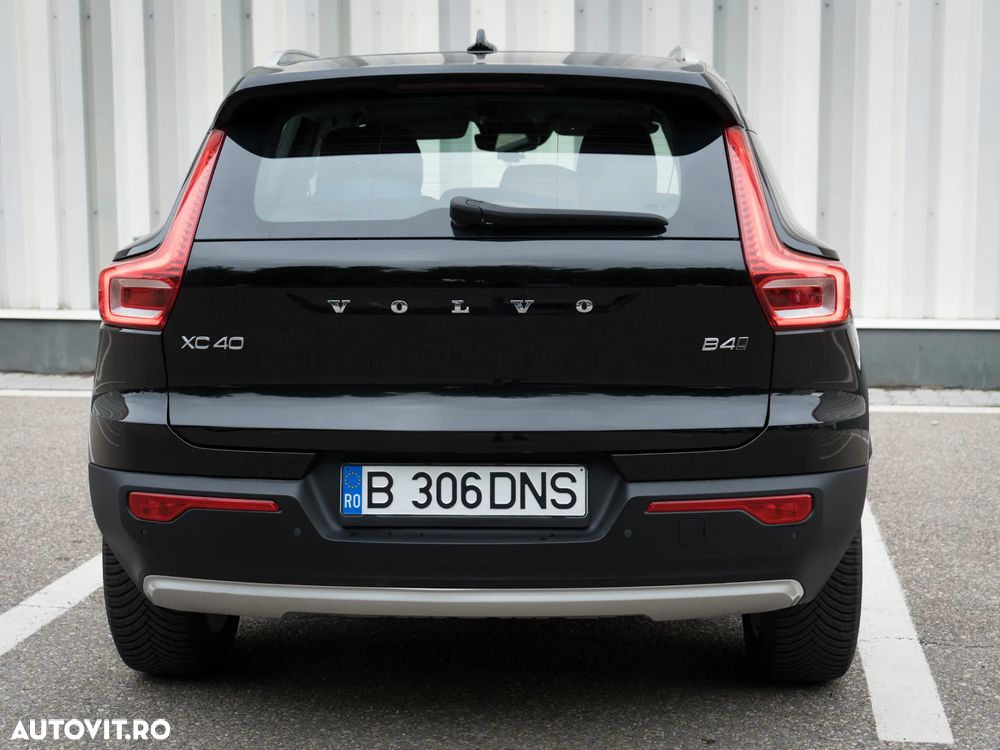 Volvo XC 40 B4 AT8 AWD Mild Hybrid Momentum Pro - 7