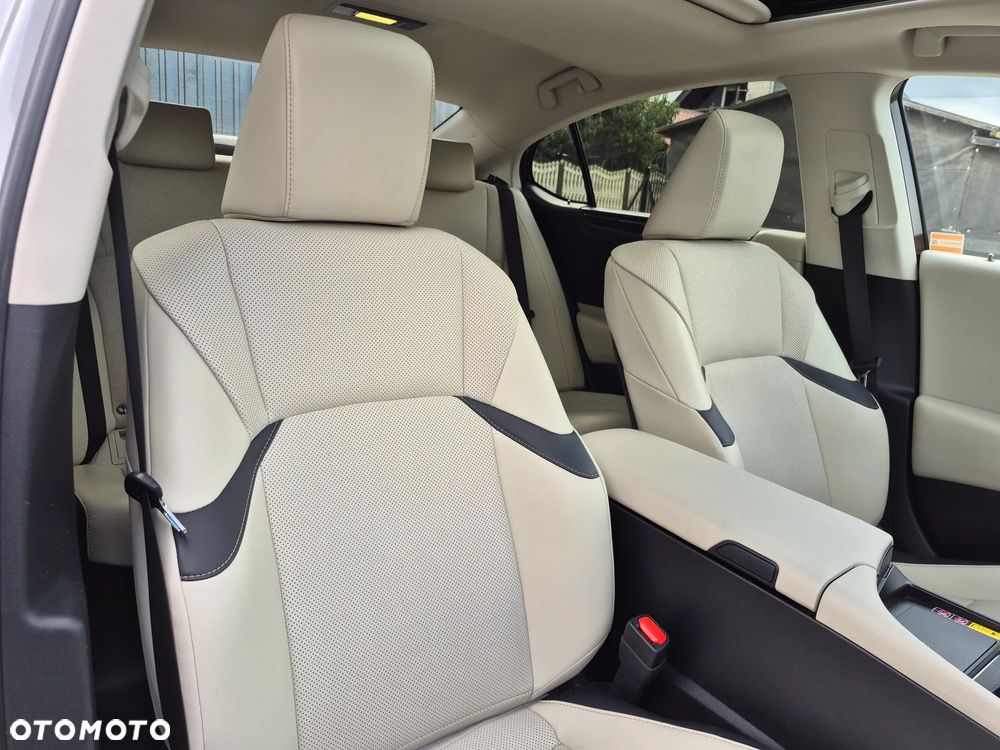 Lexus ES 300h Business Edition - 16