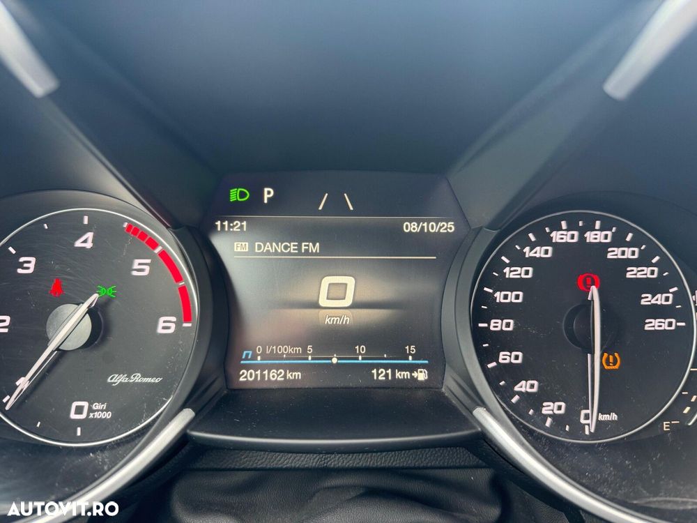 Alfa Romeo Giulia - 8