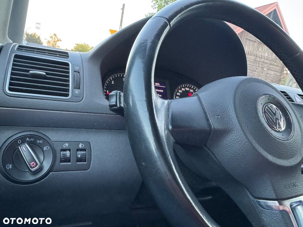 Volkswagen Touran 1.6 TDI DPF BlueMotion Technology Highline - 19