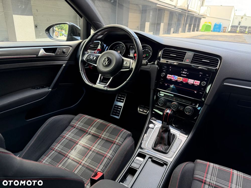 Volkswagen Golf - 6