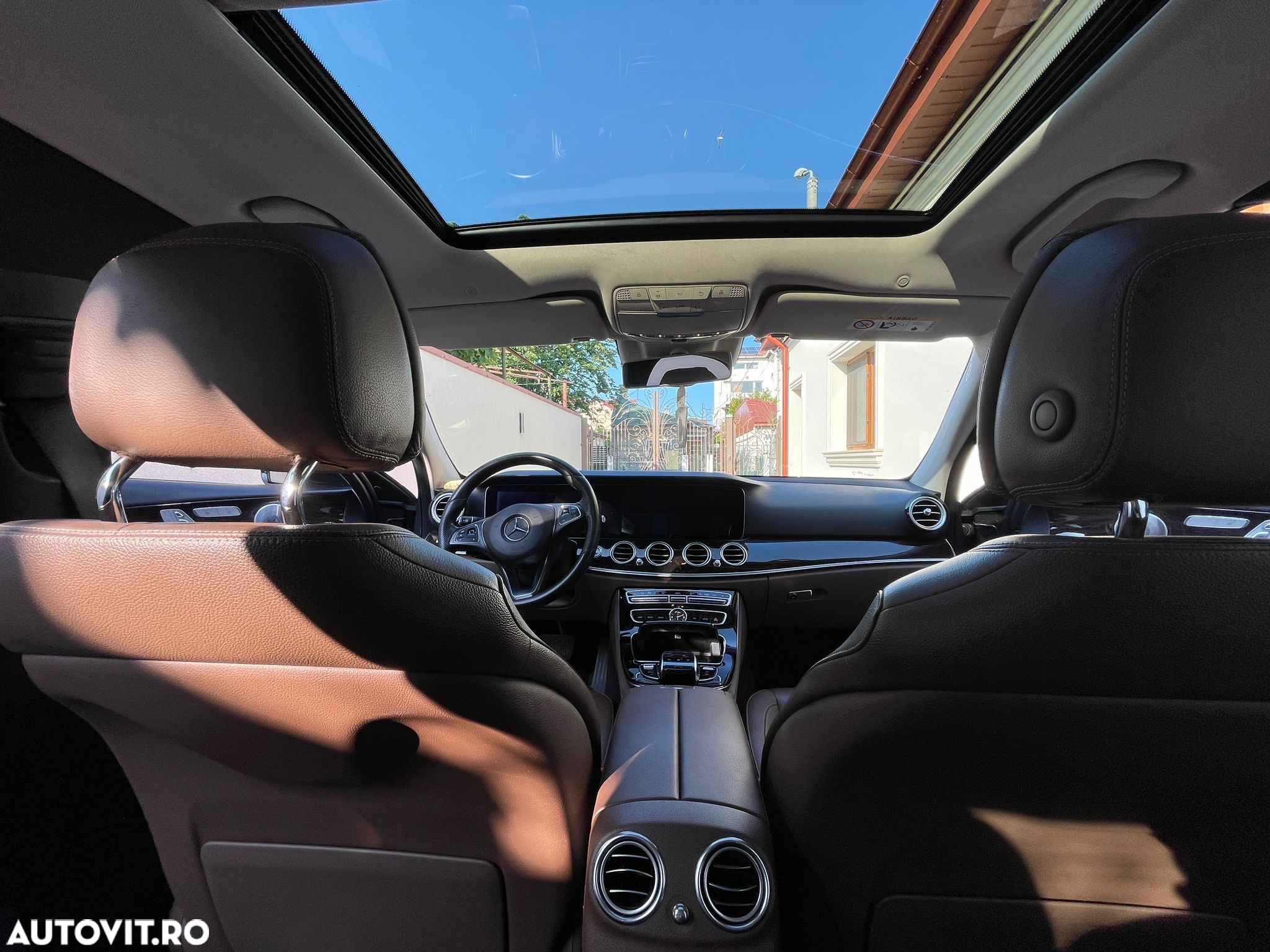 Mercedes-Benz E 220 d T 9G-TRONIC - 11