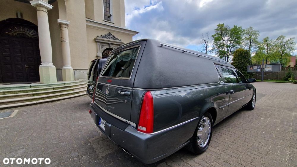 Cadillac DTS - 18