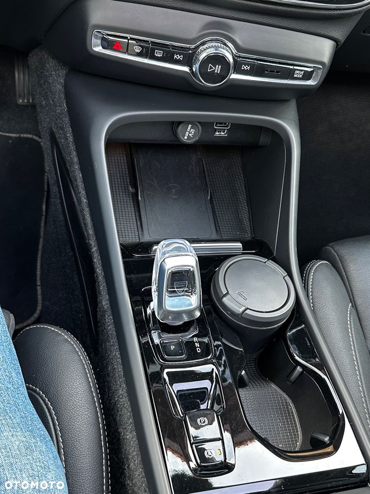 Volvo XC 40 T2 Plus Dark - 36