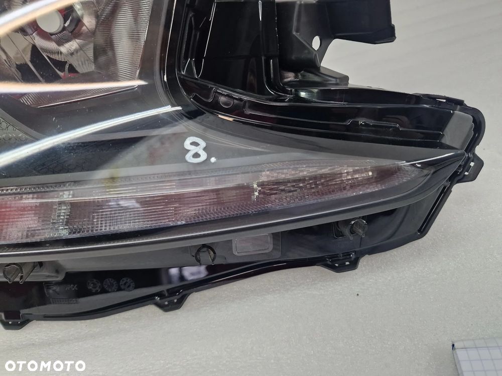 TOYOTA AYGO X 22- PRAWA LAMPA PRZEDNIA PRZÓD , NR KOITO 0H-31 , NR AUKCJI LPP8 - 8