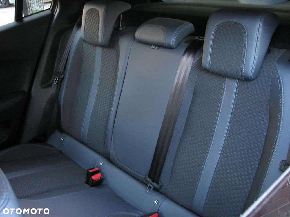 Peugeot 2008 BlueHDi 130 EAT8 Allure - 29