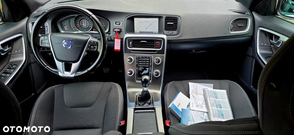 Volvo V60 T3 Momentum - 25