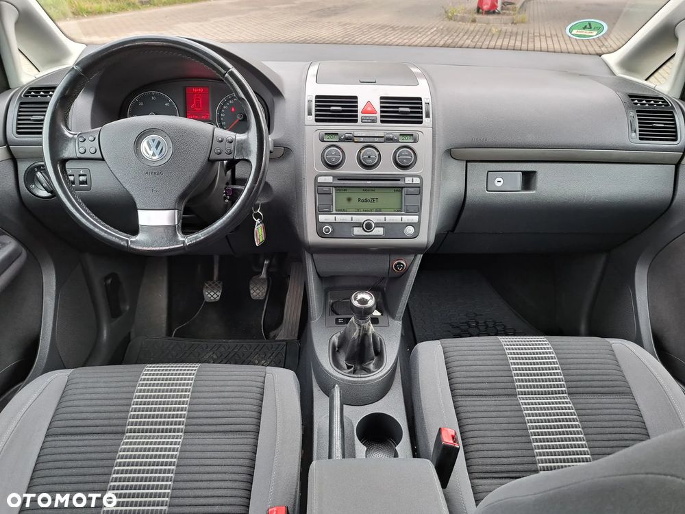 Volkswagen Touran - 19