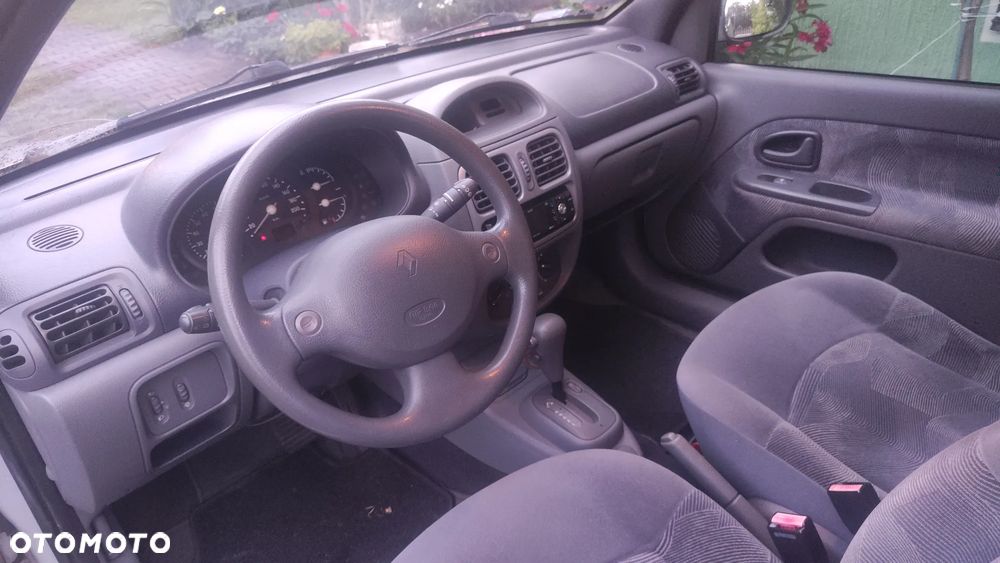 Renault Clio - 10