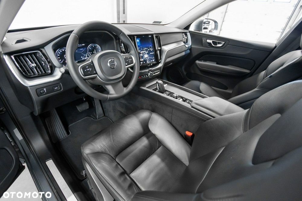 Volvo XC 60 B4 D AWD Geartronic Momentum - 28