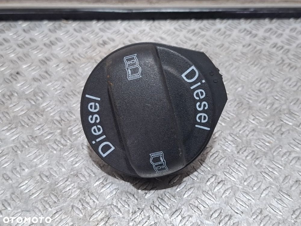 Korek wlewu paliwa Audi A4 B8 2,0 TDI 2013 rok nr 3C0201553K - 1