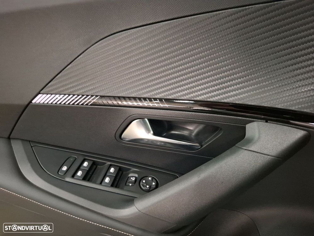 Peugeot 2008 1.2 PureTech Allure - 23