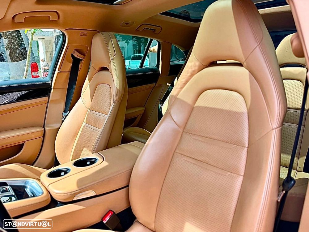 Porsche Panamera Sport Turismo 4 E-Hybrid - 12