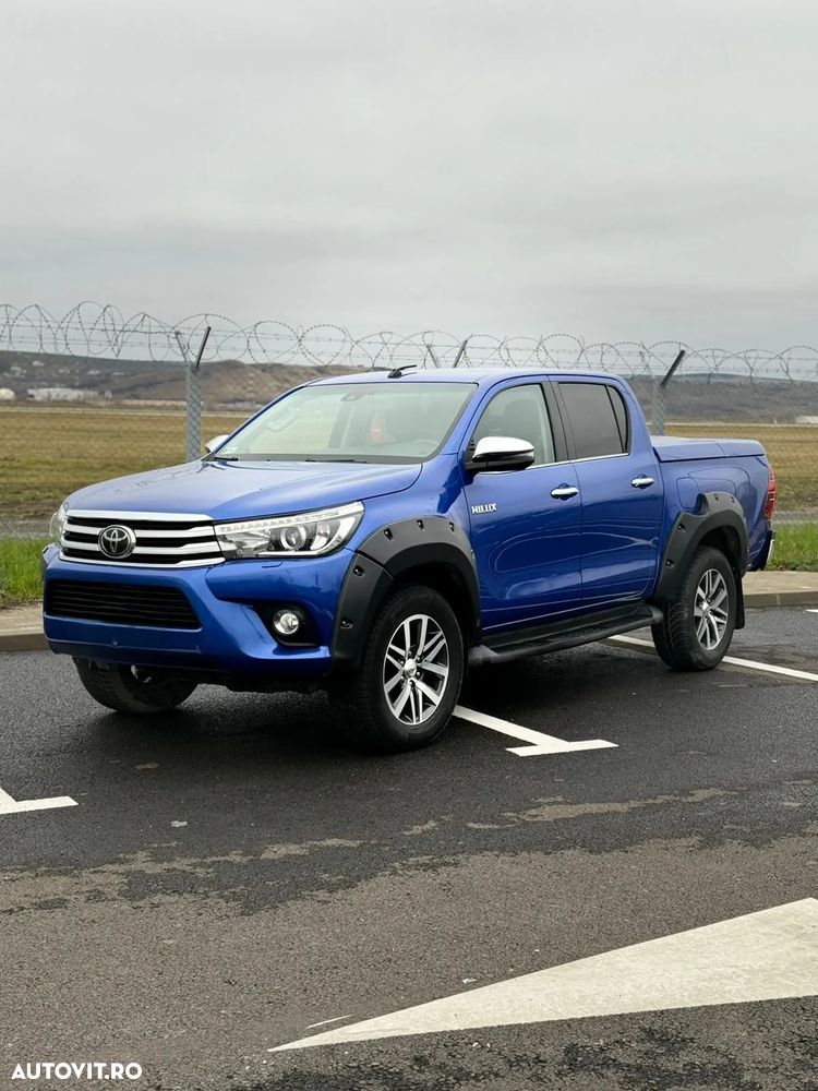 Toyota Hilux 4x4 Double Cab A/T Invincible - 3