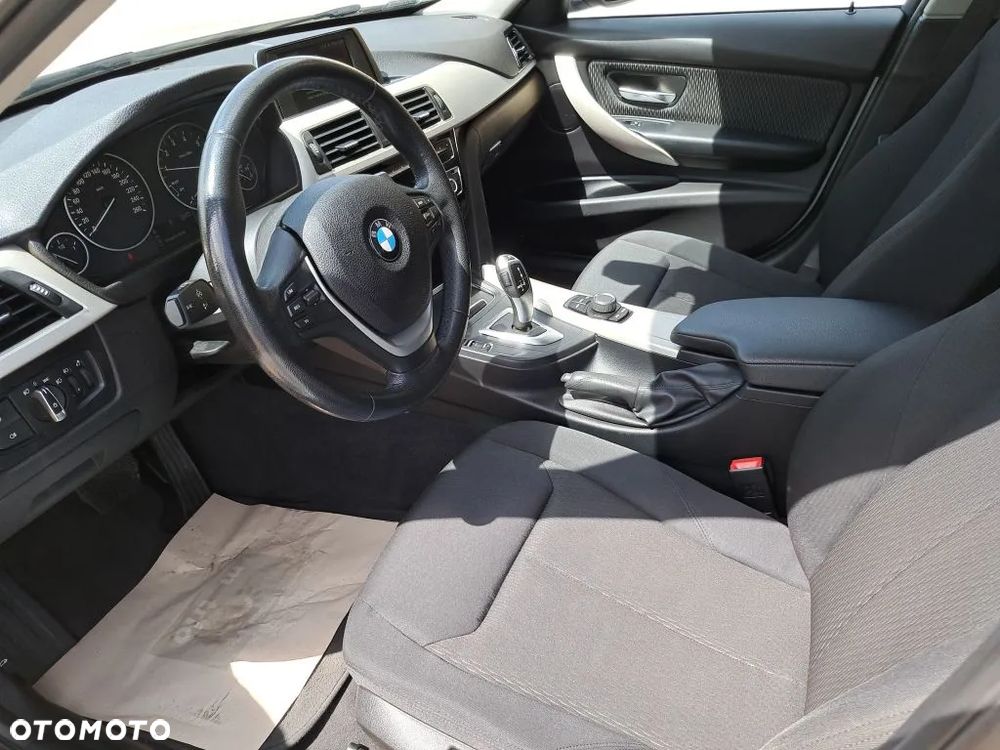 BMW Seria 3 318i GPF Advantage - 12