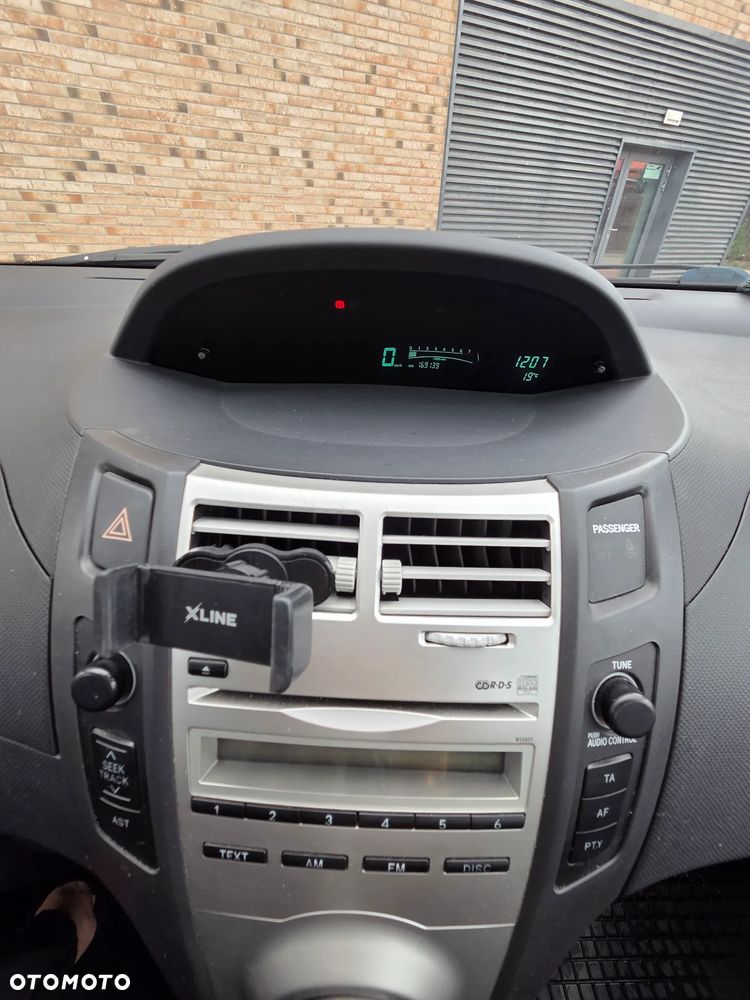 Toyota Yaris - 10
