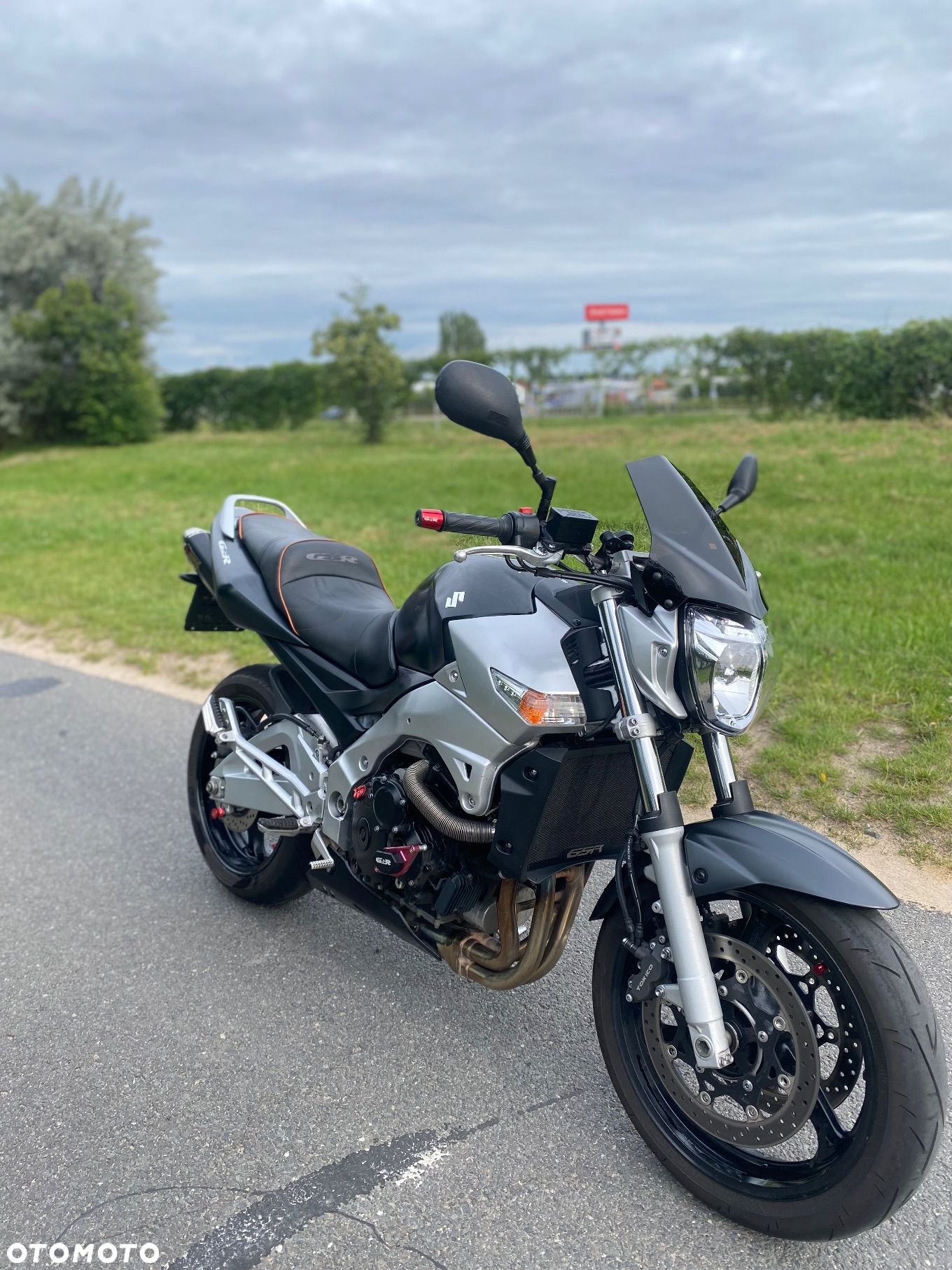 Suzuki GSR - 1