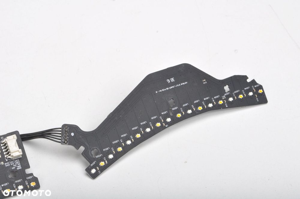 ASTON MARTIN DB11 KIERUNKOWSKAZ LED PRAWY NA CZĘŚĆI 36947RB - 4