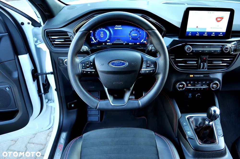 Ford Kuga 1.5 EcoBoost FWD ST-Line X - 31