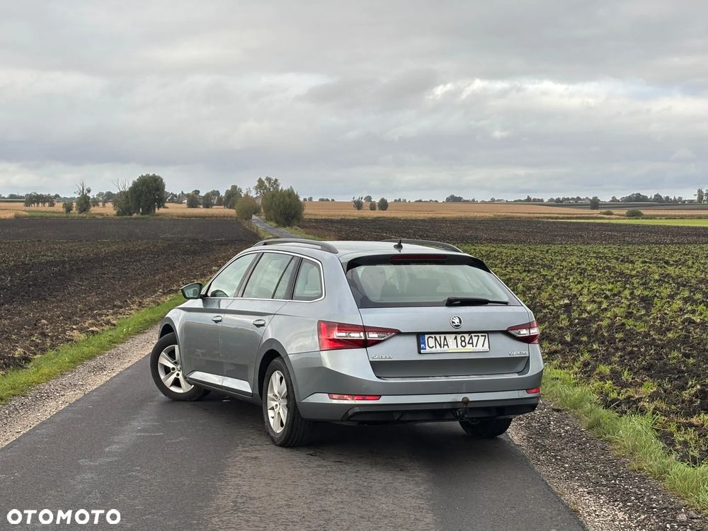 Skoda Superb 1.6 TDI Ambition DSG - 6