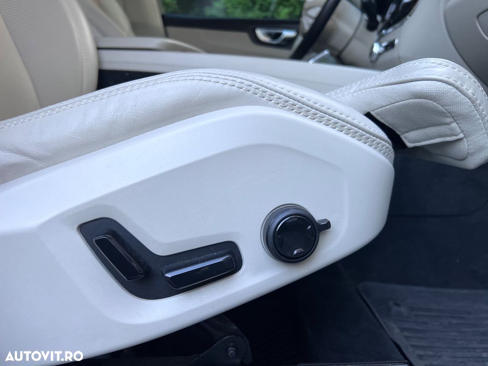 Volvo XC 60 B4 MHEV AT AWD Ultimate Dark - 34