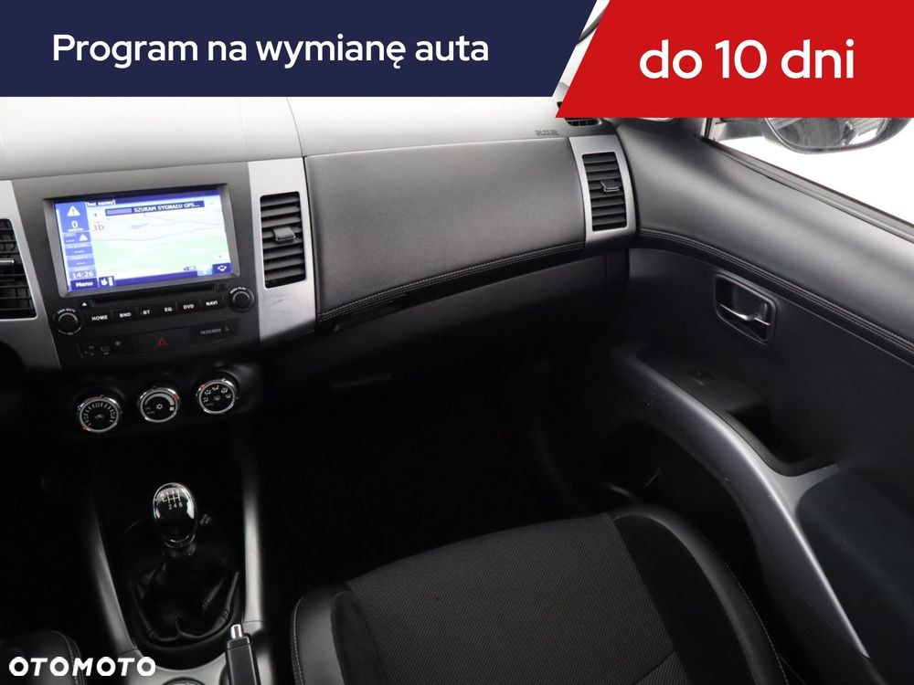 Mitsubishi Outlander - 10