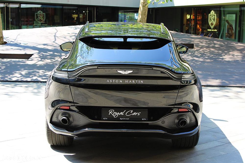 Aston Martin DBX - 8