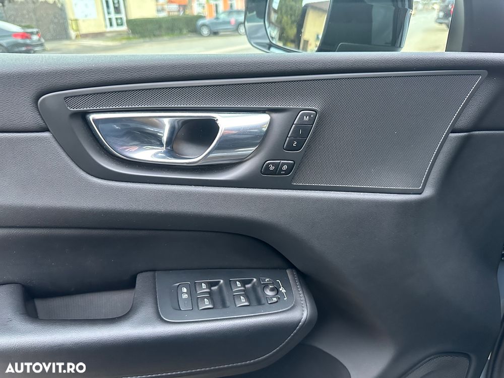 Volvo XC 60 B4 D Ultimate Dark - 29