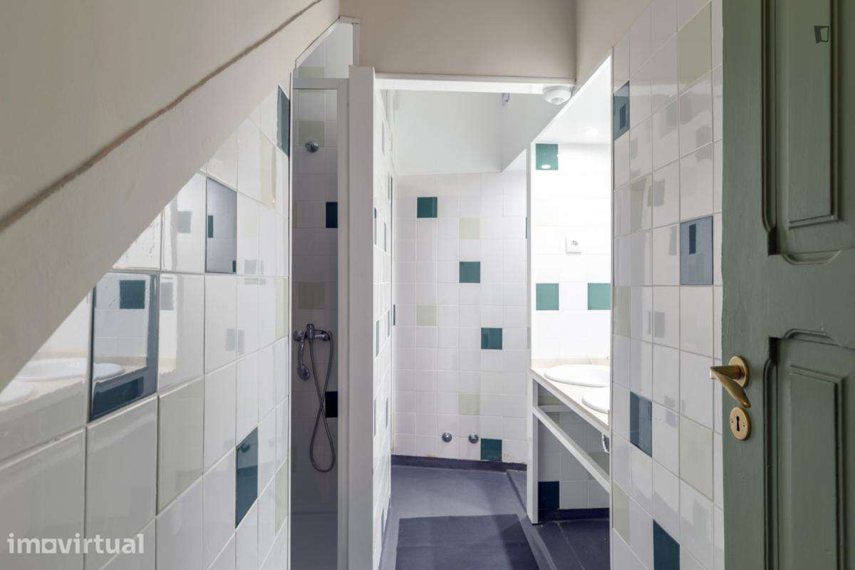 Quarto - localizado em Paranhos Porto - Grande imagem: 2/23