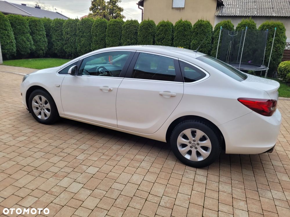 Opel Astra IV 1.4 T Business EU6 - 12