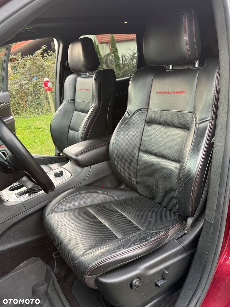 Jeep Grand Cherokee - 24