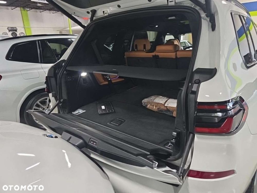BMW X7 - 7