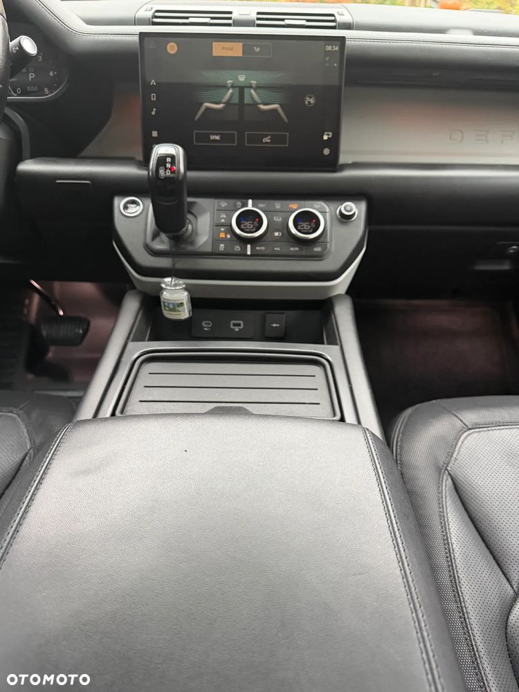 Land Rover Defender 110 D300 X-Dynamic SE - 13