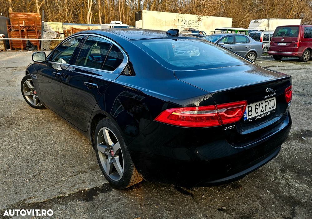 Jaguar XE - 3
