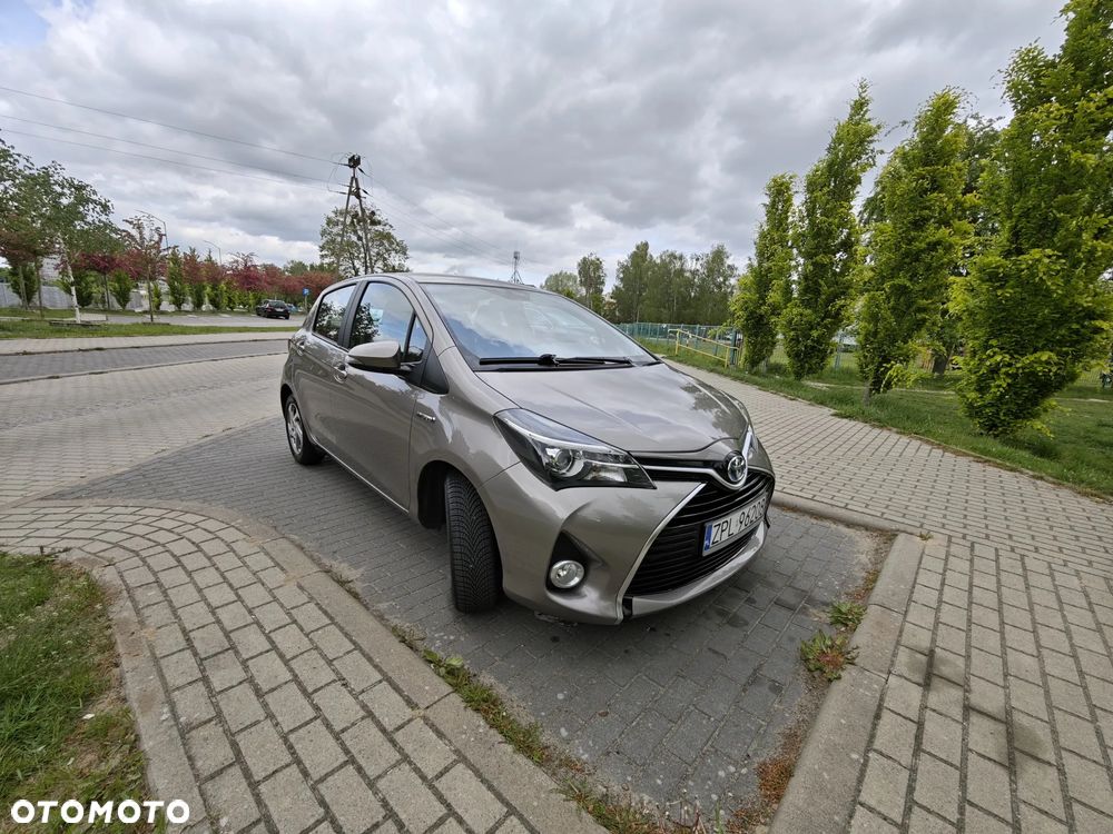 Toyota Yaris Hybrid 100 Premium EU6 - 15