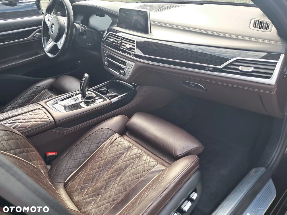 BMW Seria 7 750Li xDrive - 17