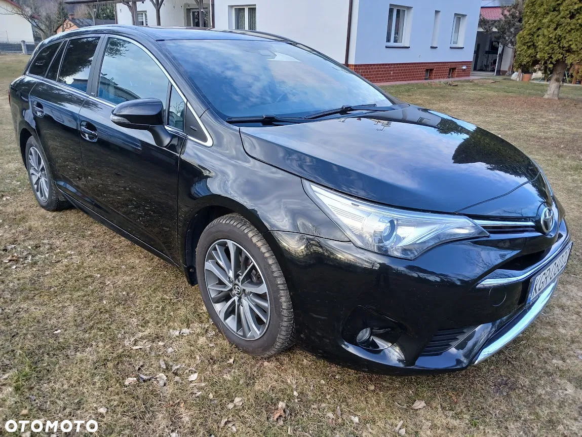 Toyota Avensis 2.0 D-4D Premium - 2