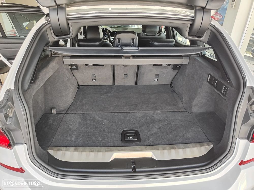 BMW 330 e Aut. M Sport - 17
